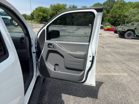 Used 2021 Nissan Frontier SV RWD image 12