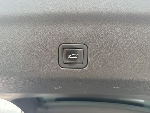 Used 2023 GMC Yukon SLT w/ SLT Premium Package image 30