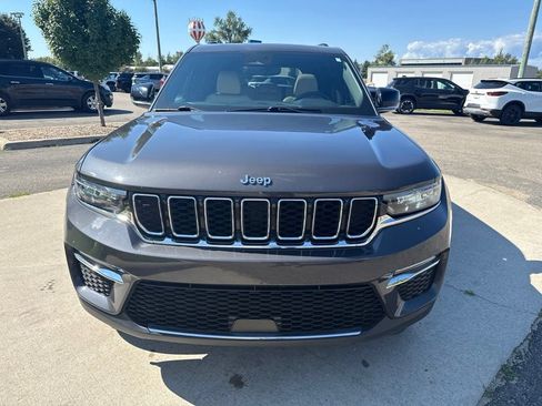 Used 2023 Jeep Grand Cherokee Limited AWD/4WD image 2