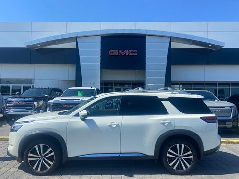Used 2023 Nissan Pathfinder Platinum w/ Cargo Package AWD/4WD image 1