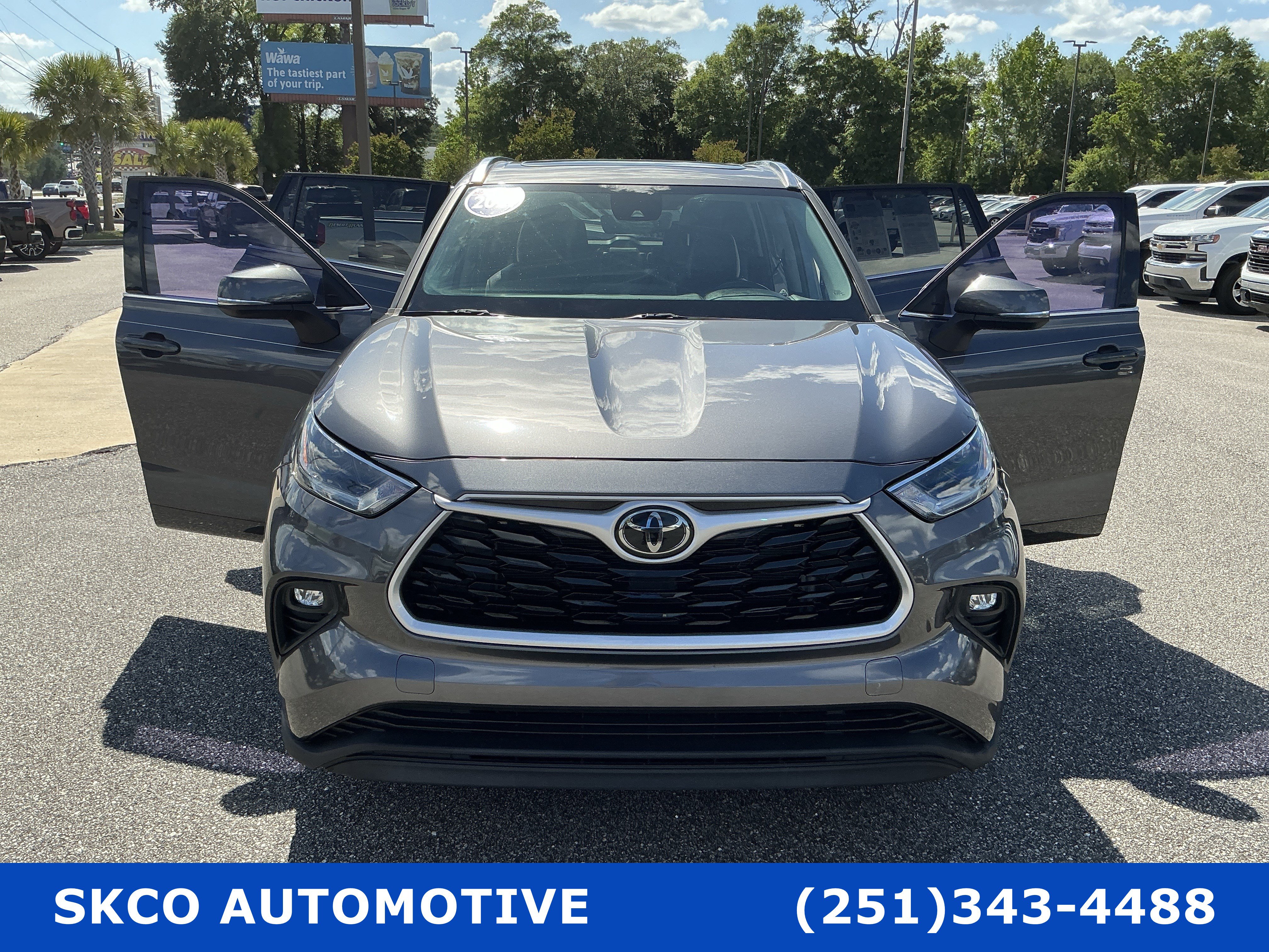 Used 2021 Toyota Highlander XLE FWD image 30