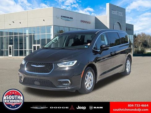 Used 2023 Chrysler Pacifica Touring-L FWD image 1