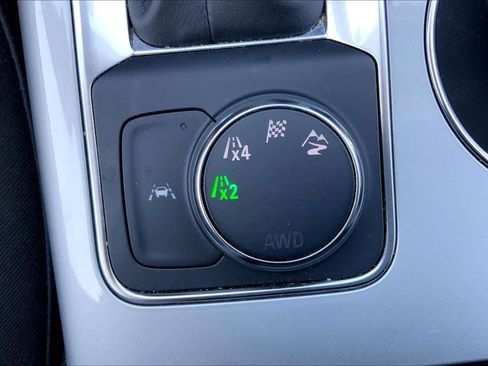 Used 2025 Chevrolet Blazer LT AWD/4WD image 35