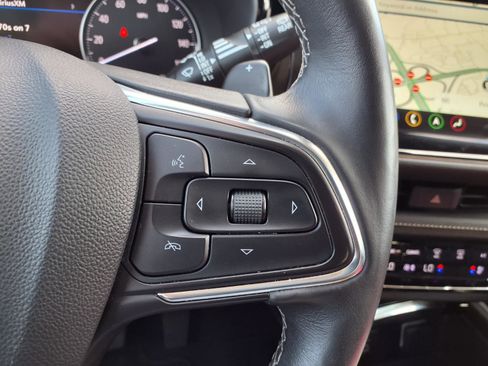 Used 2023 Buick Envision Avenir AWD/4WD image 18