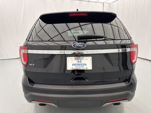 Used 2018 Ford Explorer XLT FWD image 8