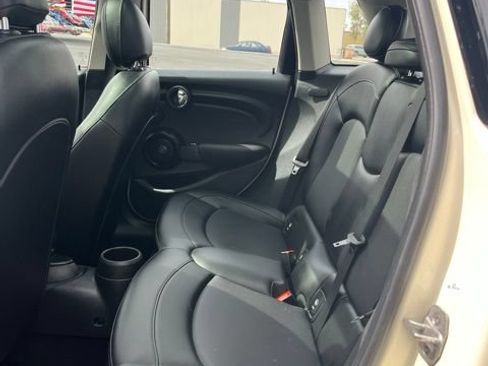 Used 2018 MINI Cooper 4-Door Hardtop FWD image 27