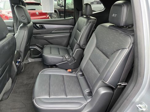 Certified 2025 Buick Enclave Sport Touring image 10