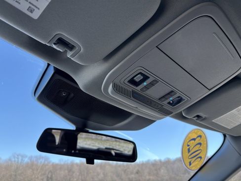 Used 2023 Ford Explorer XLT image 50