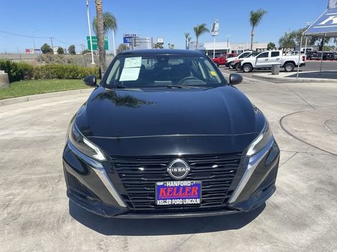 Used 2024 Nissan Altima 2.5 SV FWD image 3