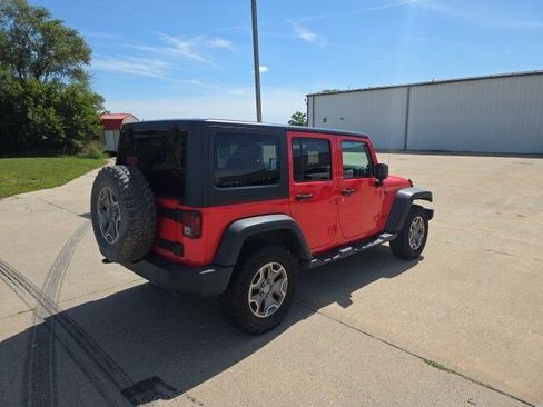 Used 2013 Jeep Wrangler Unlimited Rubicon w/ Dual Top Group AWD/4WD image 8
