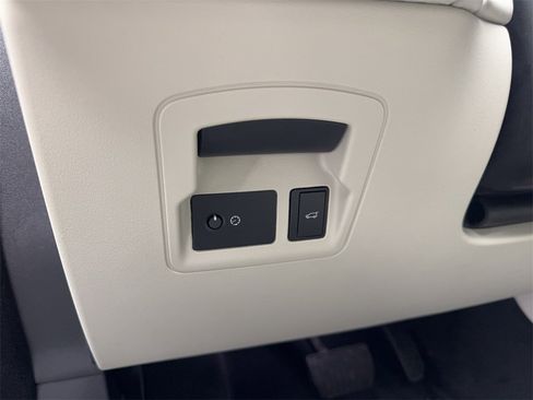 Used 2023 Land Rover Range Rover Velar S image 56