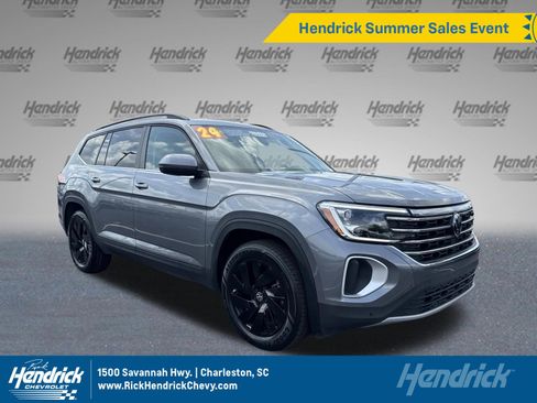 Used 2024 Volkswagen Atlas SE FWD image 1