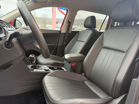 Used 2022 Volkswagen Tiguan SE image 10