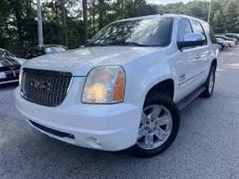 Used 2010 GMC Yukon XL SLT w/ SLT-2 Equipment Package image 1