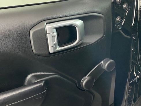 Used 2019 Jeep Wrangler Sport image 12