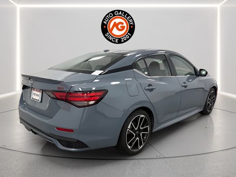 Used 2025 Nissan Sentra SR w/ SR Premium Package FWD image 3