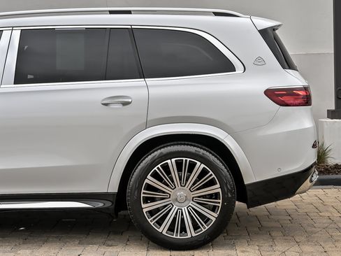 Used 2026 Mercedes-Benz Maybach GLS 600 4MATIC image 15