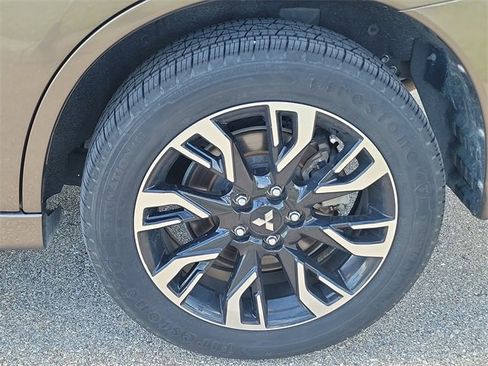 Used 2018 Mitsubishi Outlander SEL image 9