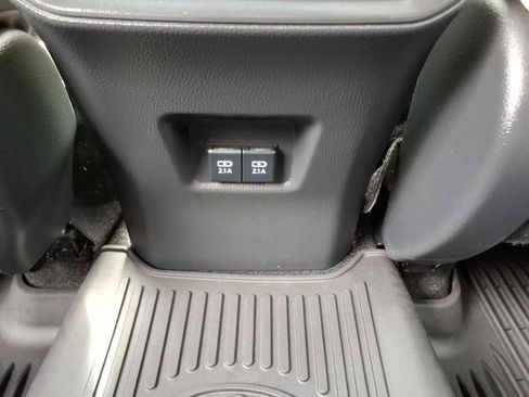 Used 2020 Toyota RAV4 Limited AWD/4WD image 14