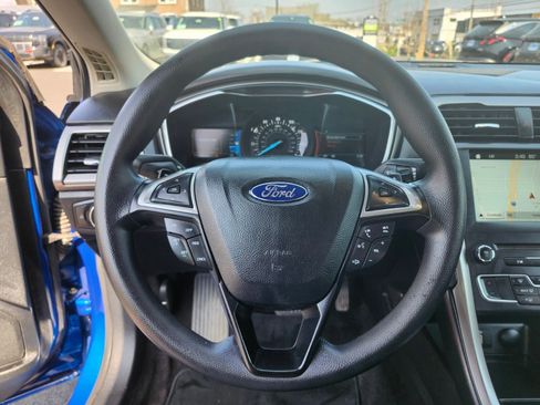 Used 2017 Ford Fusion SE w/ Fusion SE Technology Package image 27