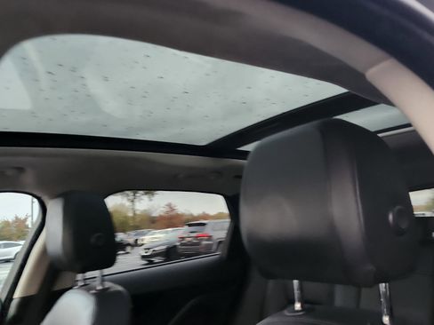 Used 2020 Jaguar F-PACE Premium image 23