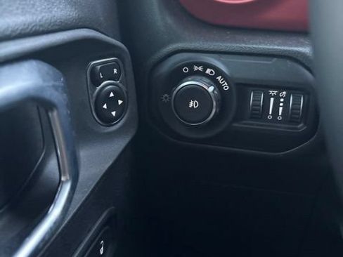 Used 2021 Jeep Wrangler Unlimited Rubicon AWD/4WD image 24