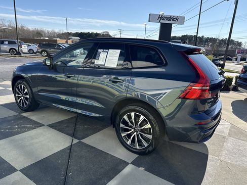 Used 2025 Volvo XC60 B5 Plus image 8