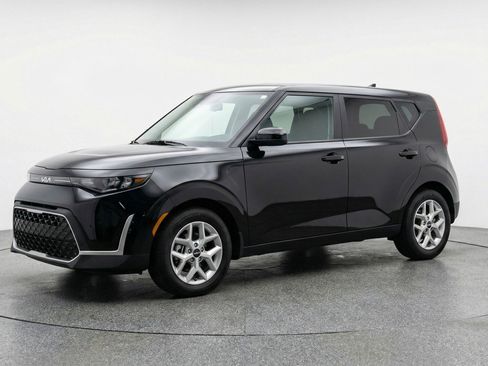 Used 2025 Kia Soul LX w/ LX Technology Package FWD image 3