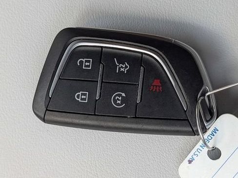 Certified 2024 Cadillac Lyriq Luxury AWD/4WD image 32