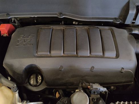 Used 2015 GMC Acadia SLT w/ Open Road Package FWD image 30