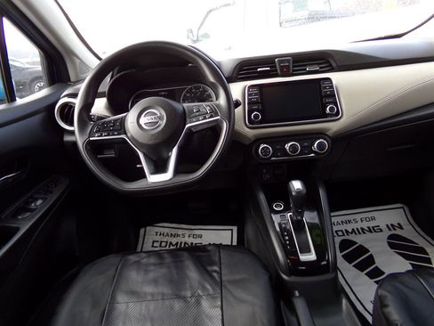 Used 2020 Nissan Versa SV image 5