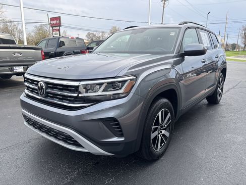 Used 2023 Volkswagen Atlas SE image 3