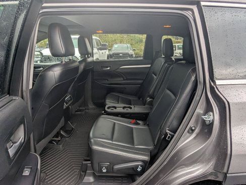 Used 2017 Toyota Highlander XLE AWD/4WD image 5