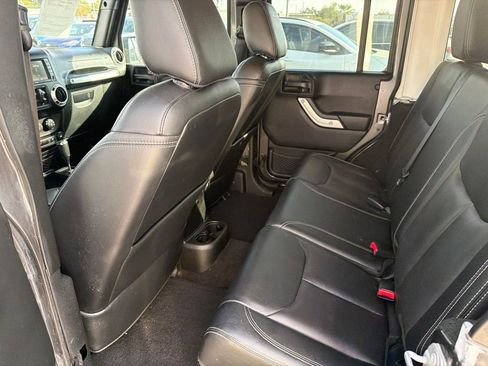 Used 2017 Jeep Wrangler Unlimited Rubicon w/ Connectivity Group AWD/4WD image 43