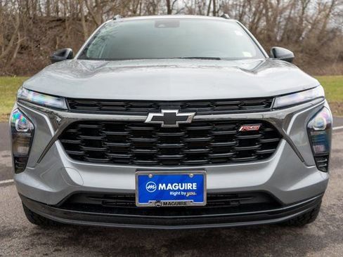 Used 2025 Chevrolet Trax RS w/ Driver Confidence Package FWD image 3
