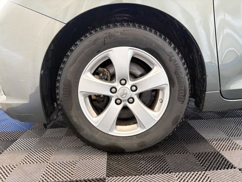 Used 2013 Toyota Sienna LE FWD image 28