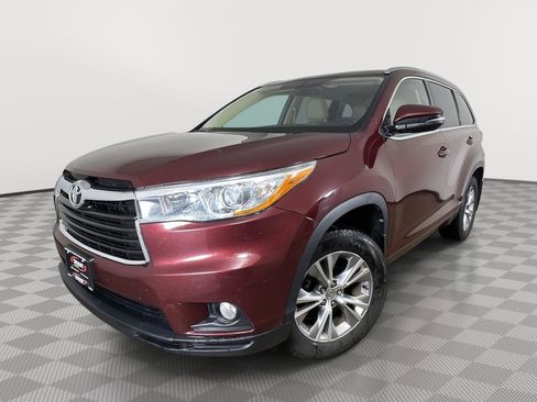 Used 2015 Toyota Highlander XLE AWD/4WD image 1