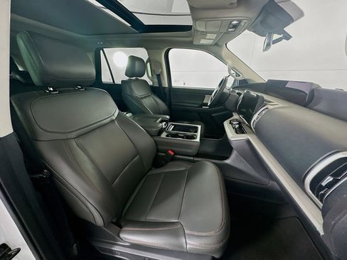 Used 2025 Ford Expedition Active AWD/4WD image 34