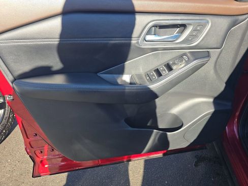 Used 2021 Nissan Rogue SL w/ Premium Package image 8