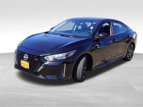 Used 2025 Nissan Sentra SR w/ SR Premium Package FWD image 11