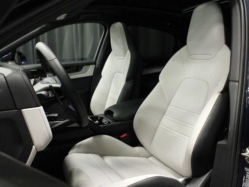 New 2026 Porsche Cayenne Coupe AWD/4WD image 22