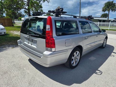 Used 2005 Volvo V70 2.4 image 9