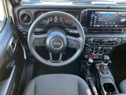 Used 2024 Jeep Wrangler Unlimited Rubicon image 5