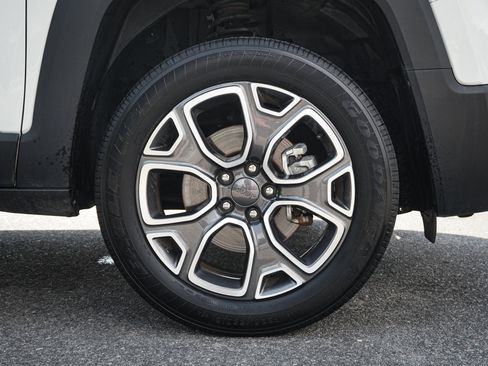 Used 2018 Jeep Renegade Limited w/ UConnect 8.4 Nav Group AWD/4WD image 13