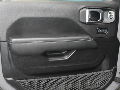 Used 2021 Jeep Wrangler Unlimited Sahara w/ Uconnect 4C Nav & Sound Group AWD/4WD image 4