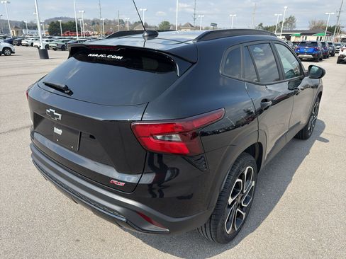 Used 2024 Chevrolet Trax RS w/ Sunroof Package image 9