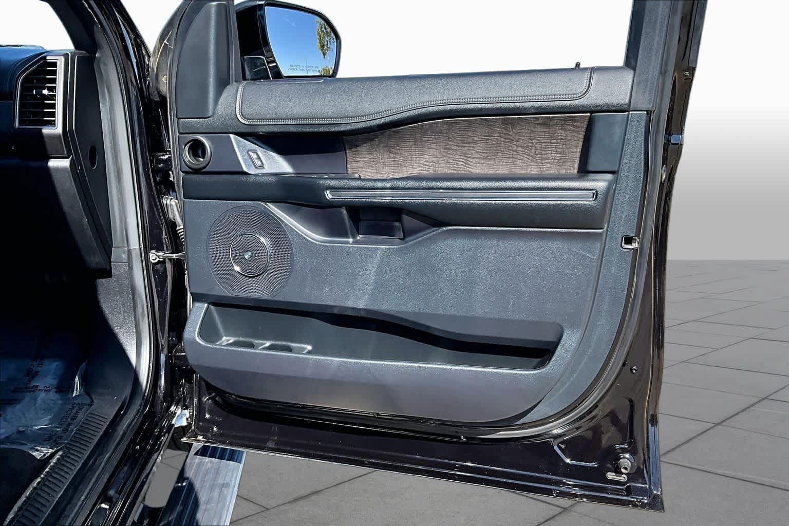Used 2019 Ford Expedition Max Limited w/ Driver Assistance Package AWD/4WD image 23