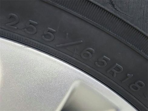 Used 2019 Buick Enclave Essence image 28