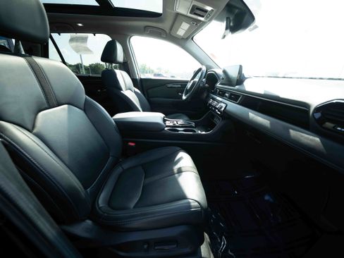 Used 2024 Honda Pilot Touring image 27