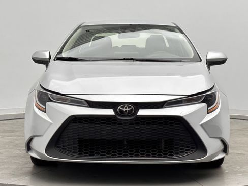 Used 2022 Toyota Corolla LE image 2